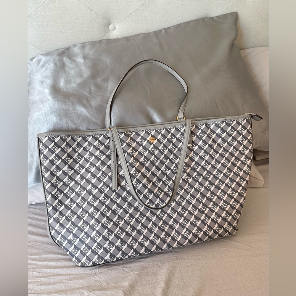 Tory burch zipper tote